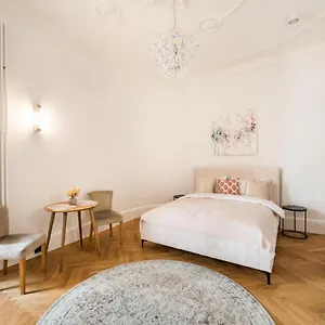 https://premium-warsaw-center-studio.warsawhotelspoland.com