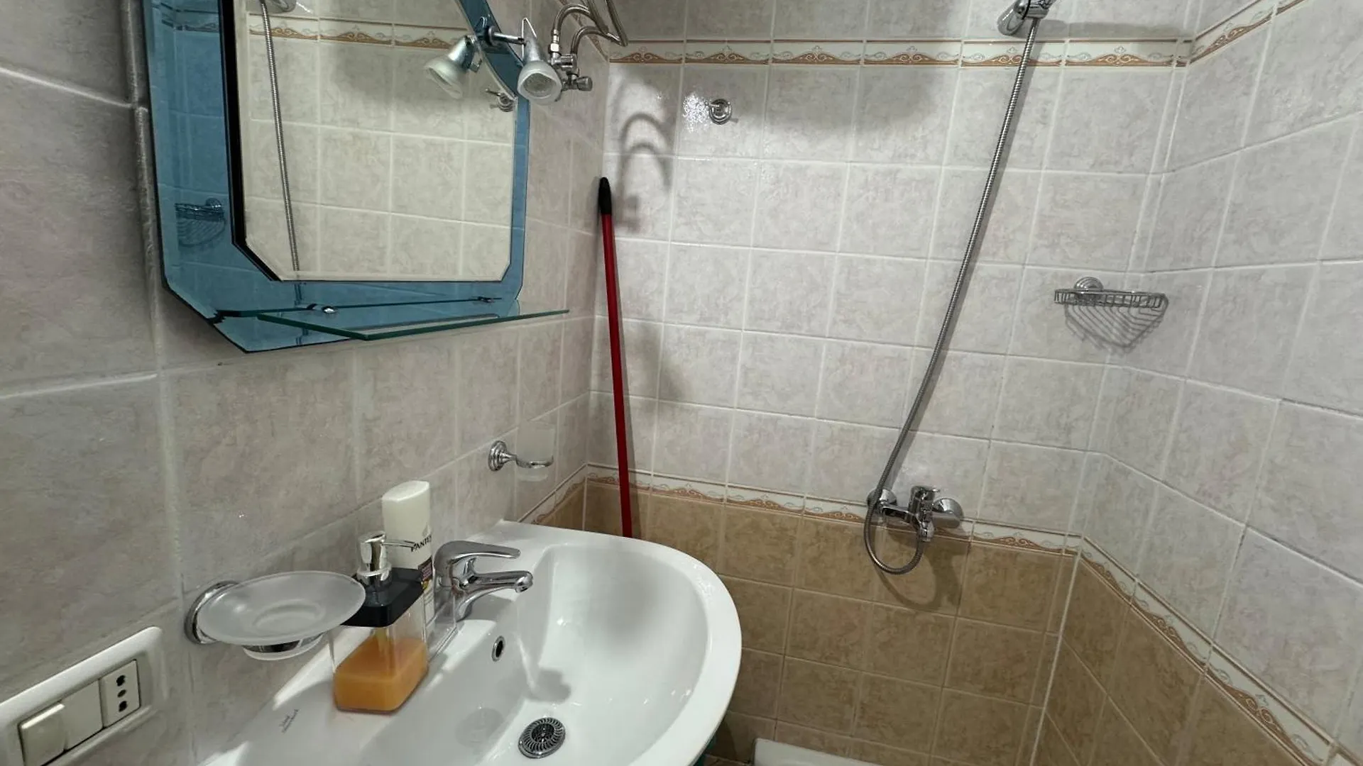 SeaBreeze Rooms Sarandë 0*,